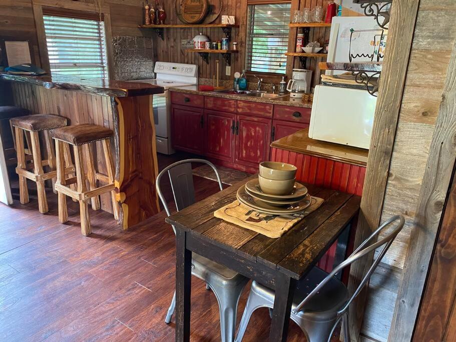 8Th St. Cowboy Haus I Biker Friendly I River بانديرا المظهر الخارجي الصورة