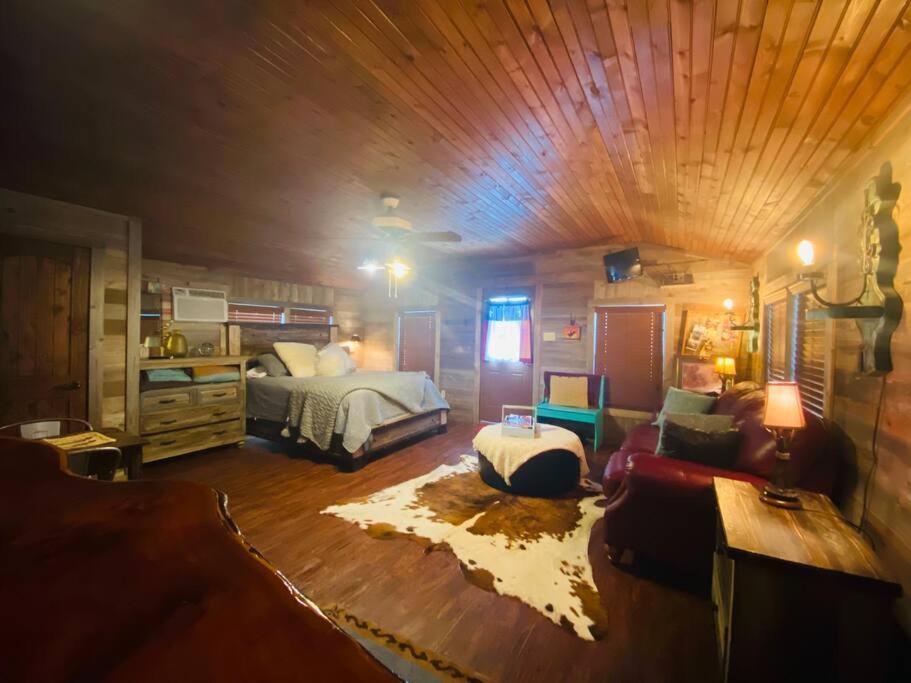 8Th St. Cowboy Haus I Biker Friendly I River بانديرا المظهر الخارجي الصورة
