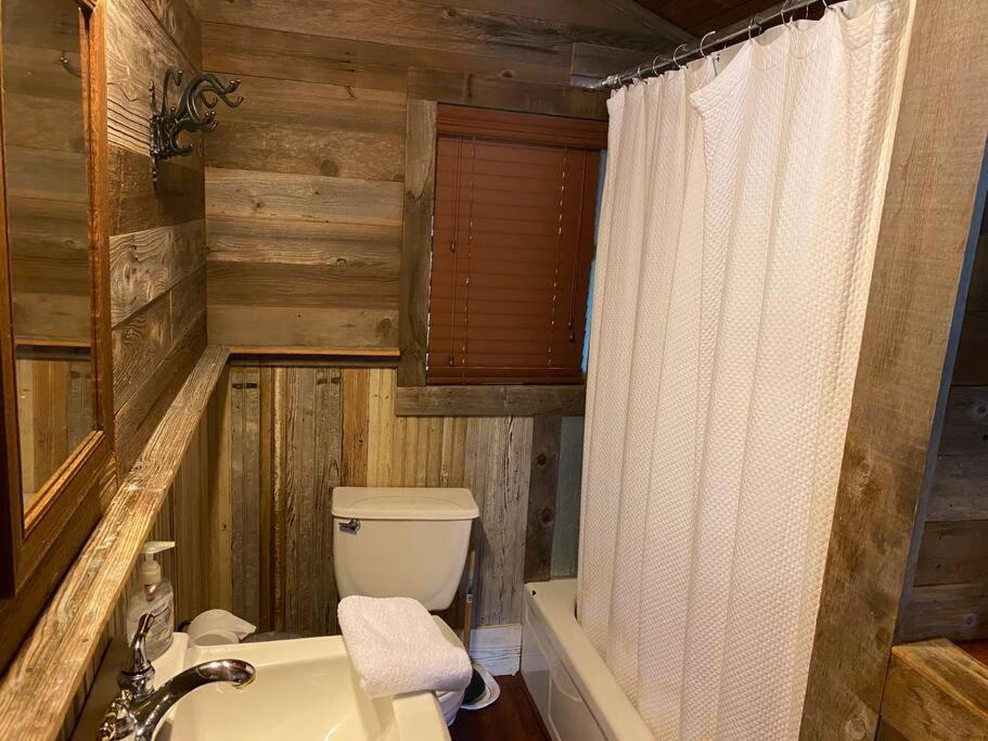 8Th St. Cowboy Haus I Biker Friendly I River بانديرا المظهر الخارجي الصورة
