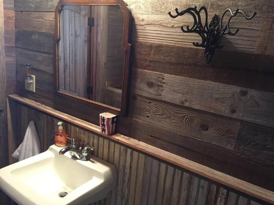 8Th St. Cowboy Haus I Biker Friendly I River بانديرا المظهر الخارجي الصورة