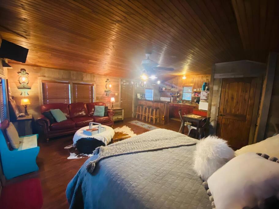 8Th St. Cowboy Haus I Biker Friendly I River بانديرا المظهر الخارجي الصورة